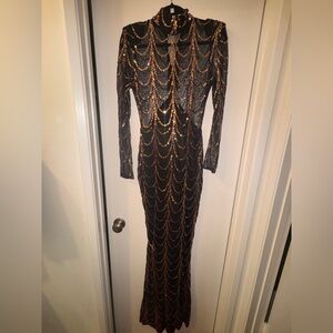 Elegant Black and Gold Chain Pattern Dress